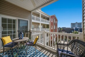 Outdoor dining - Kings Grant 205 - Pool, Hot Tub, Walk to Beach (North Myrtle Beach)