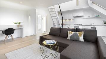 Family Studio Suite | Living area
