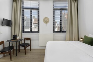 Deluxe Double Room | Individually furnished, laptop workspace, blackout curtains - The 1880 Residence by Domani Hotels (Antwerp)