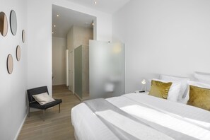 Habitació doble Comfort | Mobiliari individual i espai de treball apte per a portàtils 