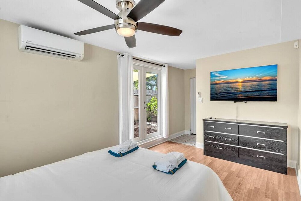 Pool/Movietheater by Casino Dania Beach Vrbo