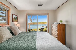 4 bedrooms, travel crib, WiFi, bed sheets