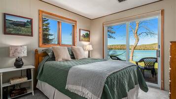 4 bedrooms, travel crib, WiFi, bed sheets