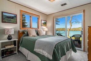 4 bedrooms, travel cot, WiFi, bed sheets