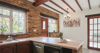 Idyllic Home in Picturesque Village of Wraysbury - Pass the Keys