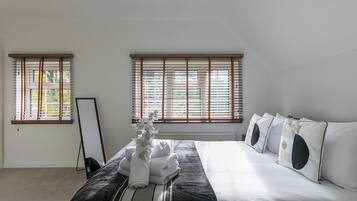 4 bedrooms, iron/ironing board, free WiFi, bed sheets