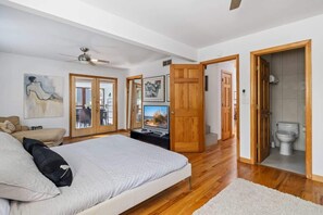 Unclassified image, 5 of 53, button