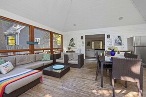 Unclassified image, 3 of 53, button