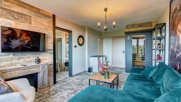 Superior Apartment, Balcony, Mountain View | Minibar, desk, blackout drapes, iron/ironing board