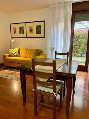 Interior - Elegant apartment with garden and parking spot, close to Airport and Venice (Venezia)