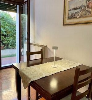 Dining - Elegant apartment with garden and parking spot, close to Airport and Venice (Venezia)