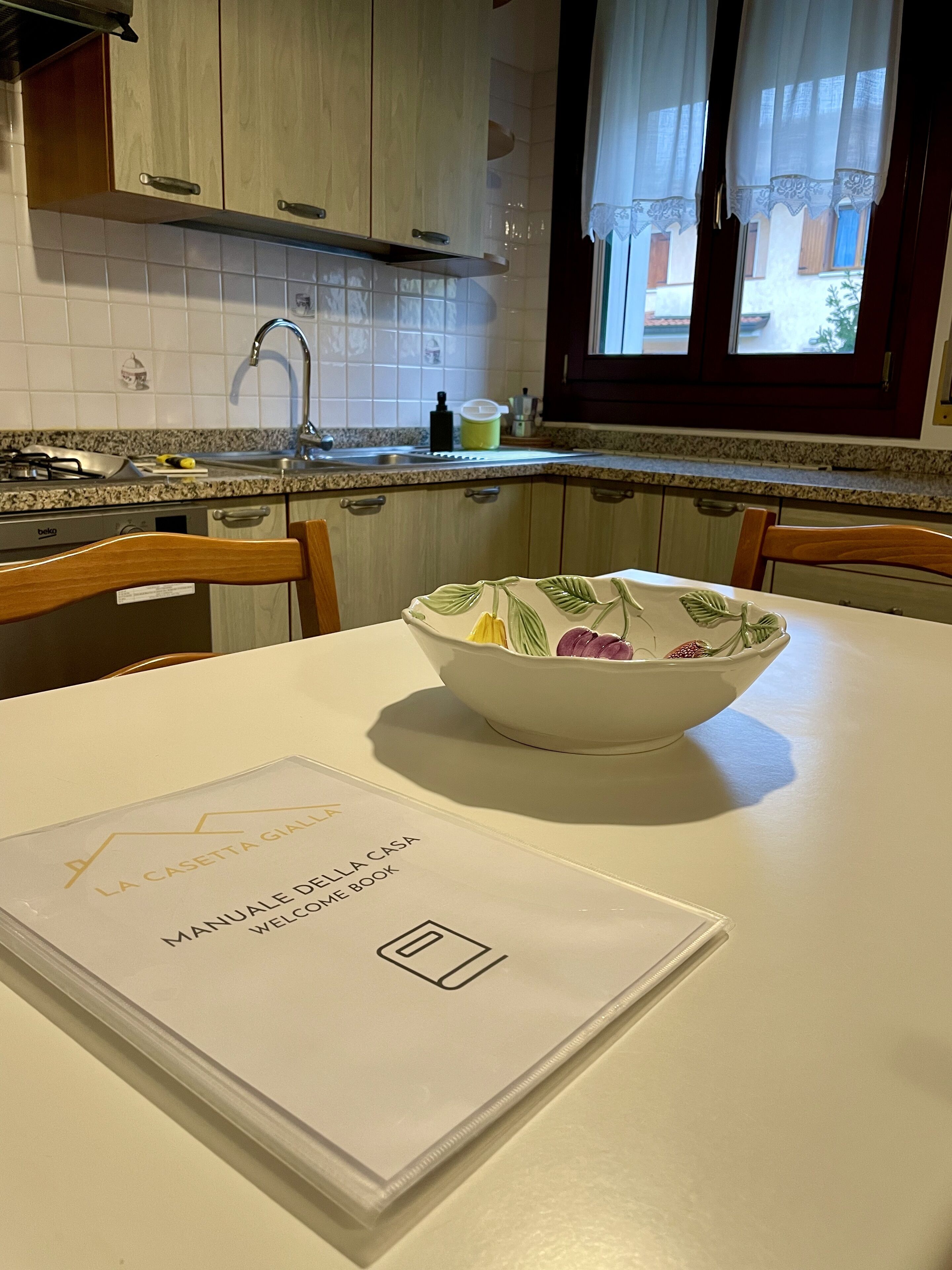 Kühlschrank, Mikrowelle, Herdplatte, Geschirrspüler