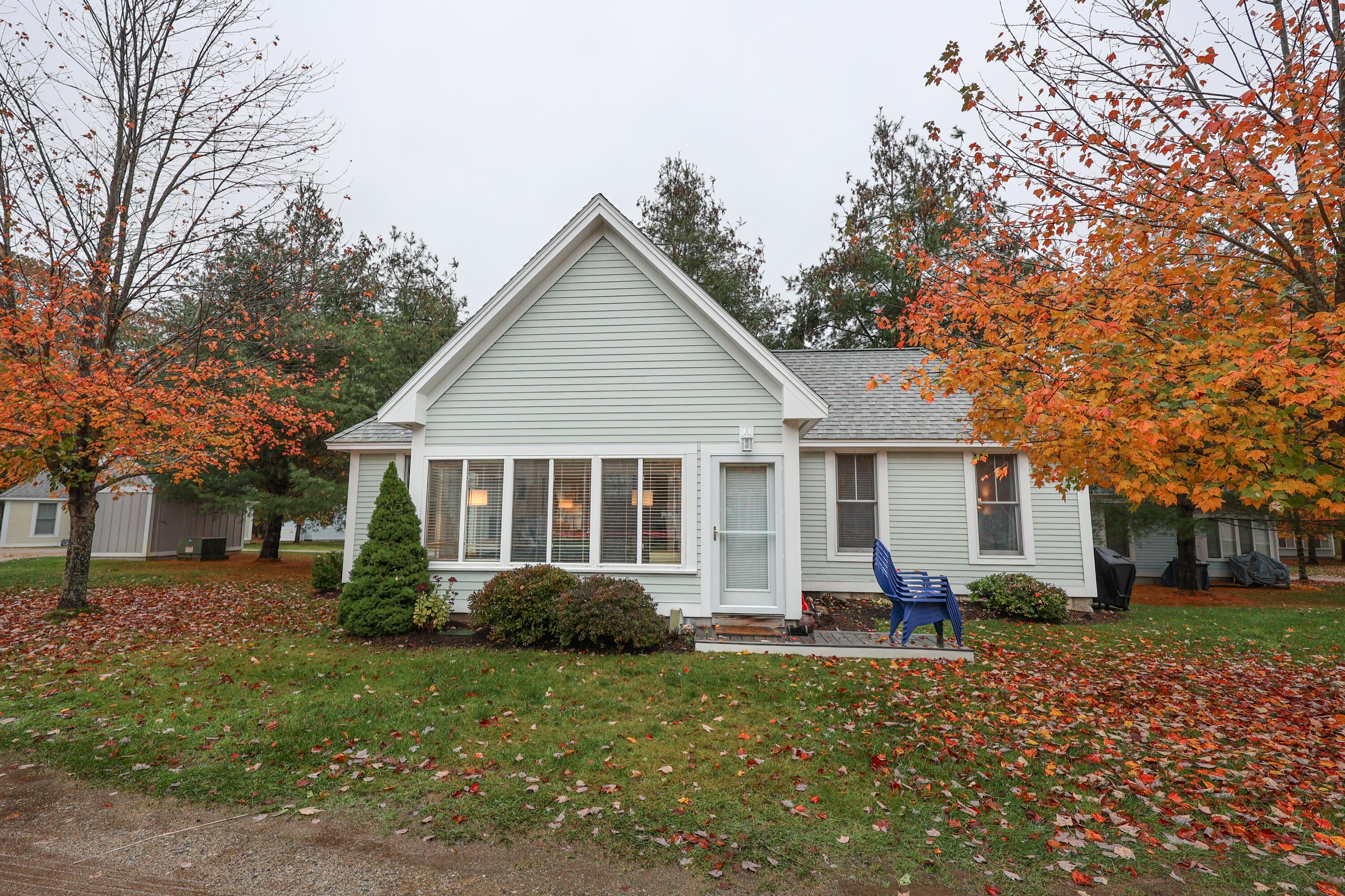 Friendship Style Cottage at Summer Village newly furnished with Central Air!