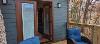 Luxury Treehouse - The Aerie - Near Asheville - Pet Friendly