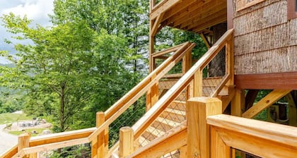 Spring in Mtns The Aerie Treehouse Near Asheville - Pet Friendly