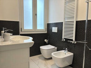 Family Condo | Bathroom - Residenza La Piazzetta (Verona)