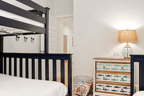 4 chambres, fer et planche à repasser, Wi-Fi gratuit, draps fournis