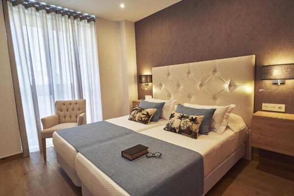 1 bedroom, desk, iron/ironing board, WiFi - Hostal Boutique Aurora Double Room with Balcony 2 bedroom (Nerja)