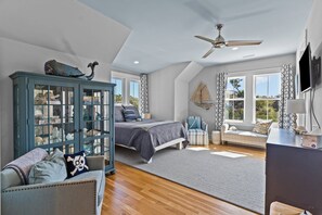 4 bedrooms, desk, iron/ironing board, travel crib