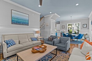 Smart-TV, Kamin, Bücher, Arbeitsbereiche