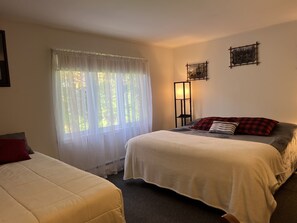 2 bedrooms, desk, free WiFi, bed sheets