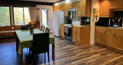 Sunset Ridge - Cozy lower level apartment, easy drive to ASV
