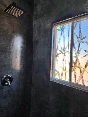 Superior Bungalow | Bathroom | Shower, rainfall showerhead, free toiletries, hair dryer - Vista Sierra Laguna (El Pescadero)