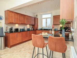 Kühlschrank, Geschirrspüler, Wasserkocher, Toaster