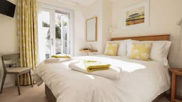 2 Schlafzimmer, individuell dekoriert, individuell eingerichtet