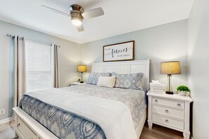 4 quartos, berço de viagem, acesso à internet, roupa de cama
