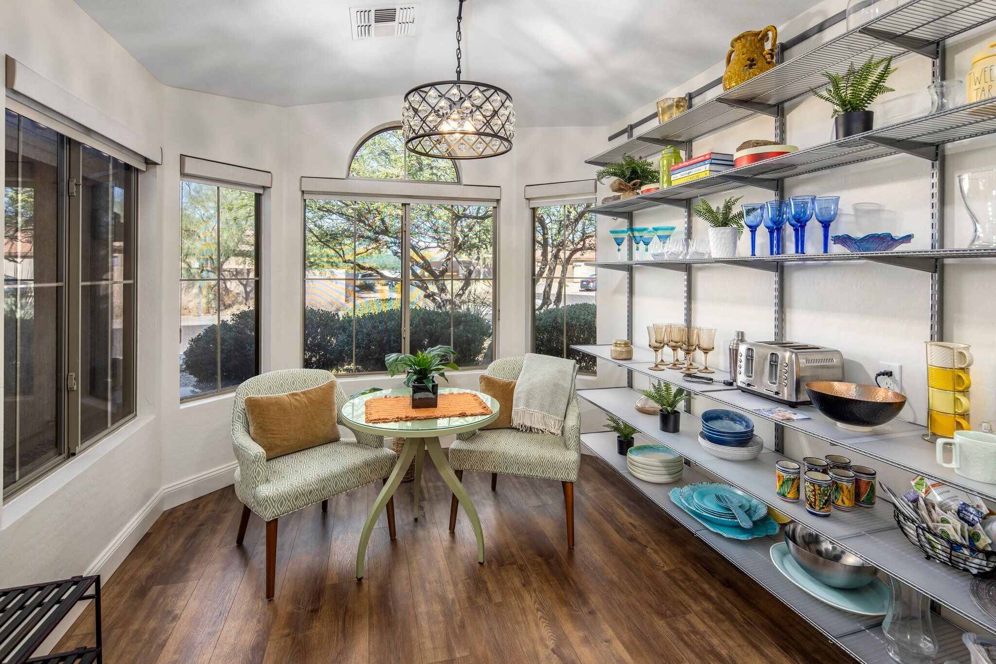 NEW Remodeled w/ Mountain Views | No Steps | 3 Bed