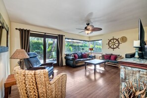 Smart TV, books - Walk To Beach | BBQ | Fire Pit | Outdoor Dining (Carlsbad)