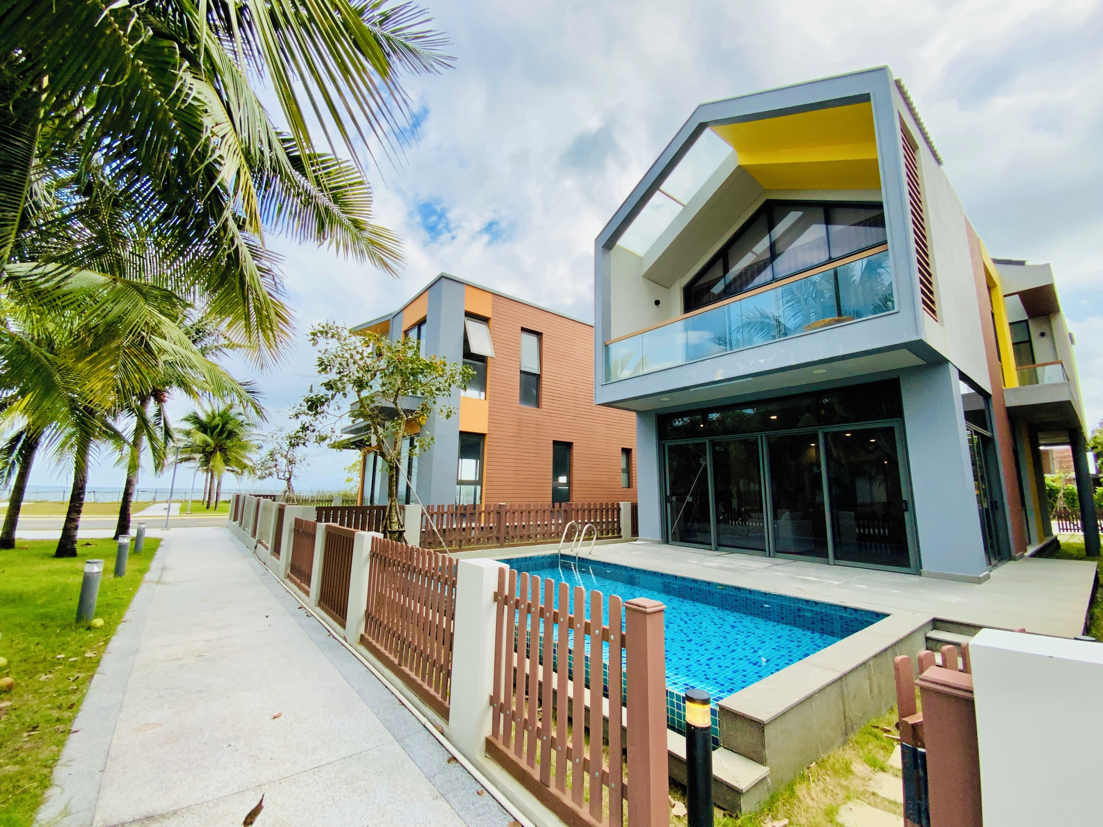 Ropa de cama de alta calidad, minibar y decoración personalizada 