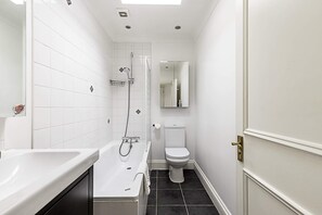 Bathroom - Beautiful Two Bed Abode Near Chelsea (London)