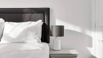 Basic Apartment, Multiple Beds | 2 bedrooms, laptop workspace, iron/ironing board, bed sheets