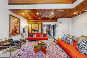 テレビ、書庫、ステレオ