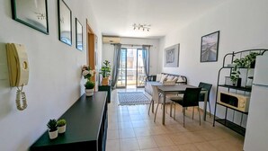 Dining - Porto by Shmoo (Swieqi)