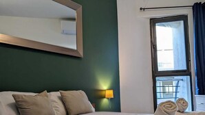 1 bedroom, iron/ironing board, WiFi, bed sheets - Porto by Shmoo (Swieqi)
