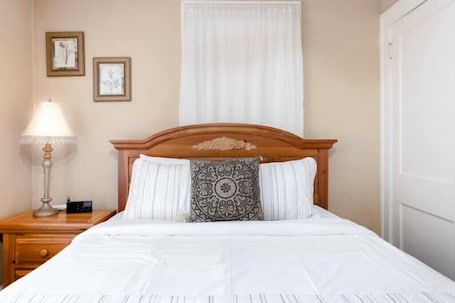 2 bedrooms, iron/ironing board, free WiFi, bed sheets. Orchard House