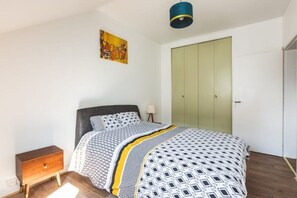 4 bedrooms, travel cot, free WiFi, bed sheets