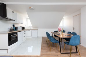 Fridge, oven, stovetop, dishwasher