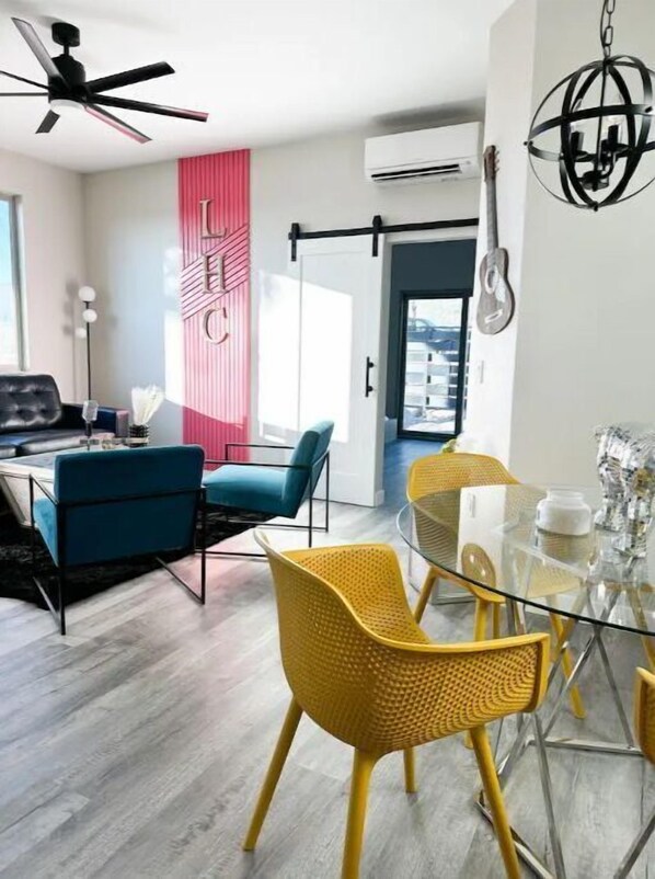 Dining - Lake View Desert Oasis (Lake Havasu City)