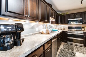 Cookware/dishes/utensils