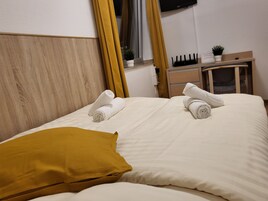 Ropa de cama hipoalergénica y escritorio 