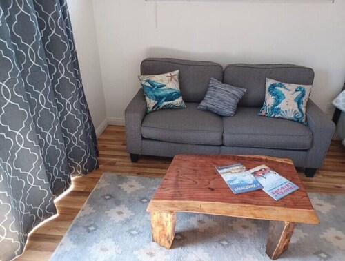 Great little beach house. County License# 6012116
