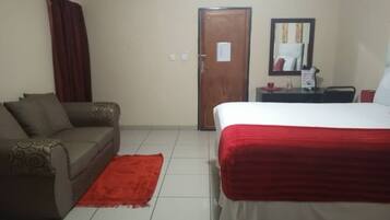 Executive Room | 1 bedroom, minibar, individually furnished, laptop workspace