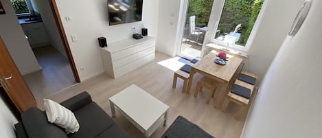 Télévision, livres, chaîne hi-fi