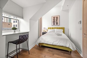 3 bedrooms, iron/ironing board, WiFi, bed sheets - Nomade MTL, Old MTL, 4 Beds 2.5 Ba, Penthouse (Montréal)