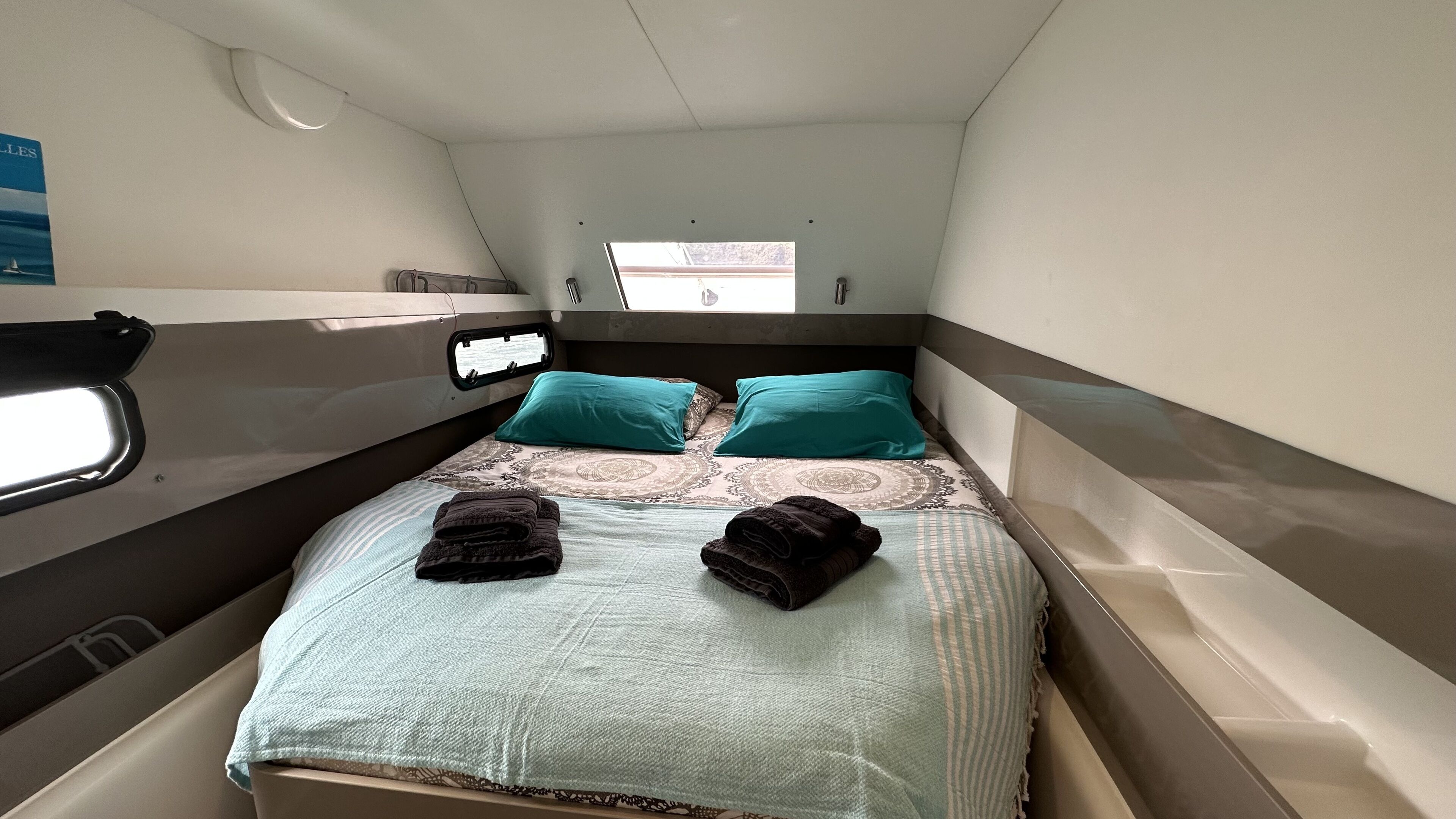 2 bedrooms, bed sheets