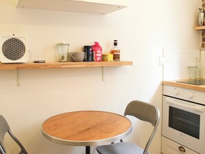 Fridge, microwave, oven, coffee/tea maker